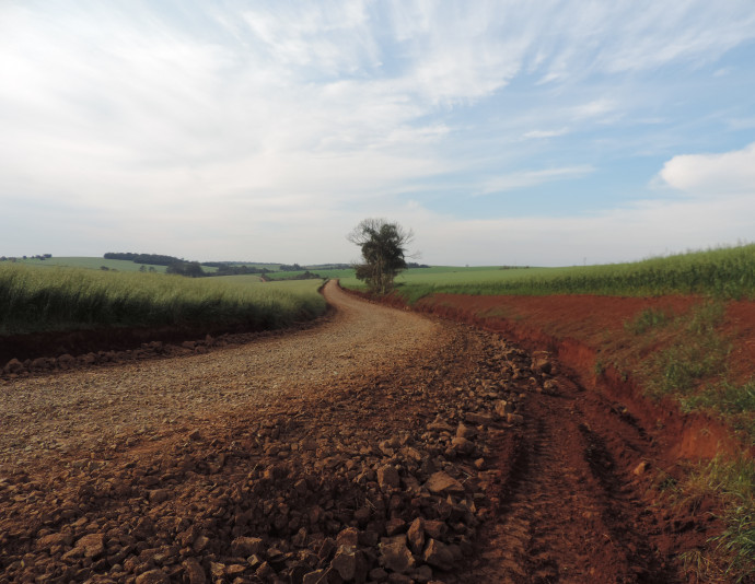 Administração segue investindo na recuperação de estradas