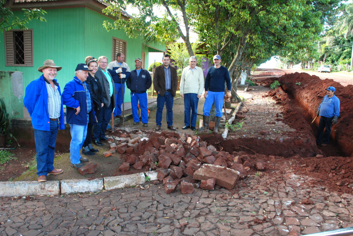 PREFEITO RECEBE A VISITA DOS REPRESENTANTES DA CORSAN