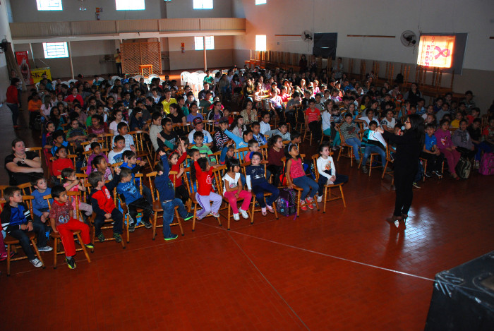 SHOW ABRACADABRA COM MÁGICO GAMBINI