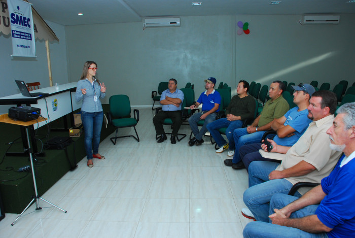 RODA DE CONVERSA COM OS MOTORISTAS DO TRANSPORTE ESCOLAR
