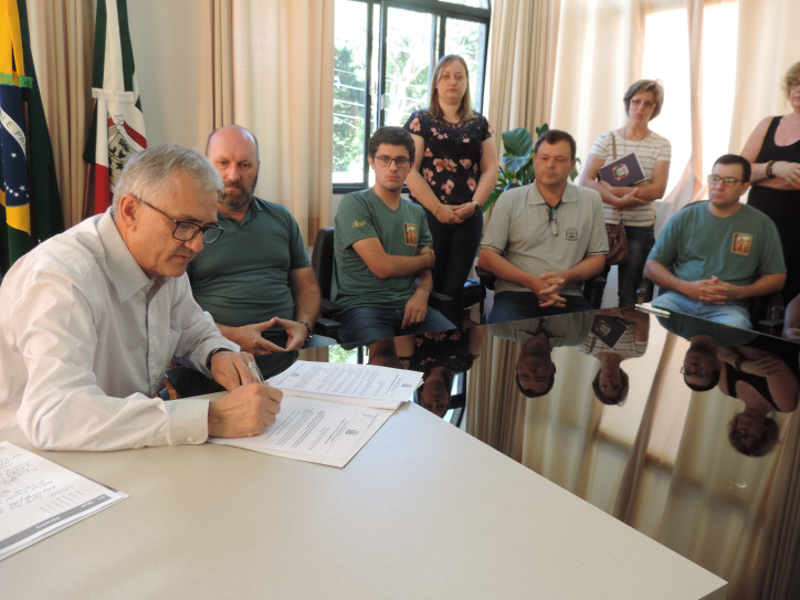 Prefeito declara Festa da Uva e do Trigo patrimônio Cultural do Município. 