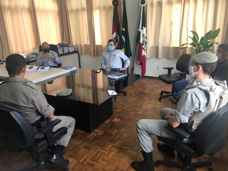 Executivo define ação para reforçar necessidade de manutenção do distanciamento social