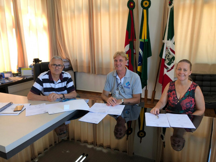 Hospital e Apae recebem parcela mensal de recursos pagos pela prestação de serviços