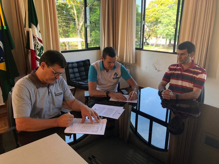 Assinado termo aditivo para prestação de serviços de assistência médica hospitalar