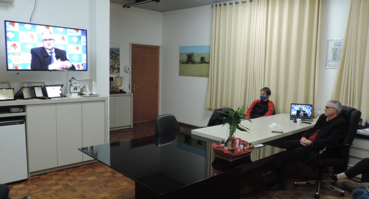 Prefeito Buzzatti é empossado vice-presidente da Famurs