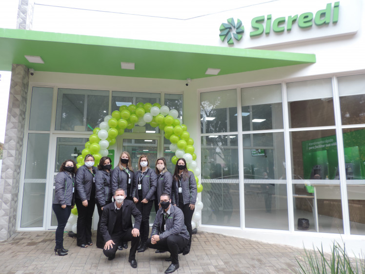 Prefeito participa de inauguração de nova agencia do Sicredi