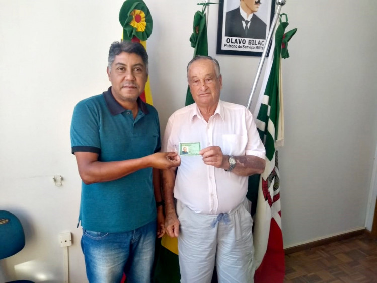 Posto de Identificação entrega primeira Carteira de Identidade