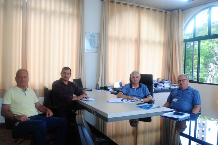 Prefeito recebe a visita de superintendentes da Corsan