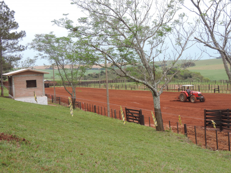 Inauguração da nova pista de rodeio e show devem atrair público regional neste final de semana