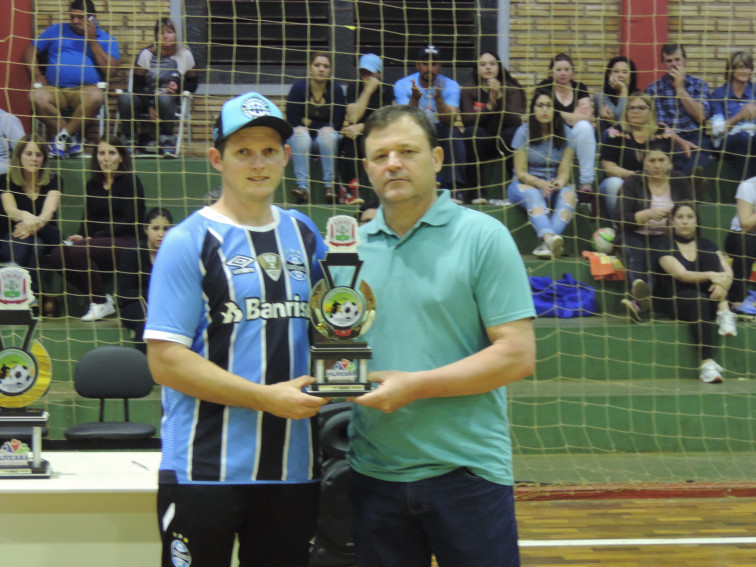 Equipe da Linha Macuglia é campeã do campeonato Interbairros de Futsal de Pejuçara