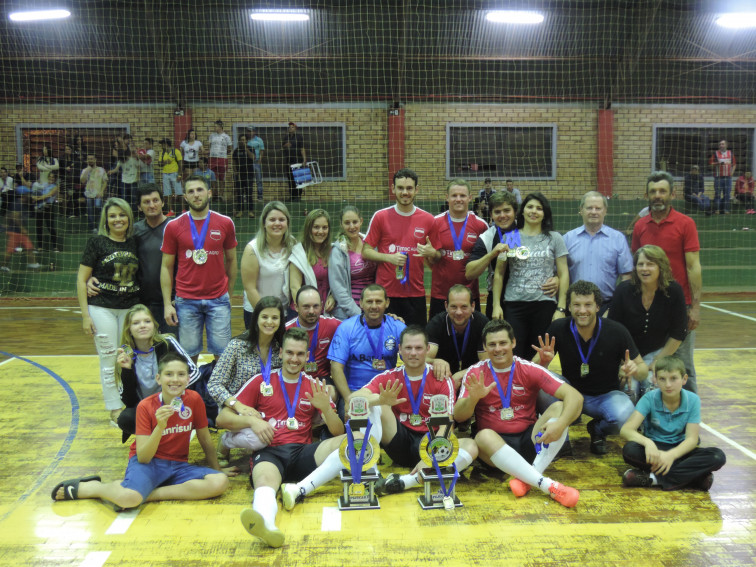 Equipe da Linha Macuglia é campeã do campeonato Interbairros de Futsal de Pejuçara