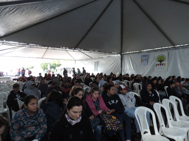 Feira do Livro desperta interesse dos alunos na Festa do Estudante