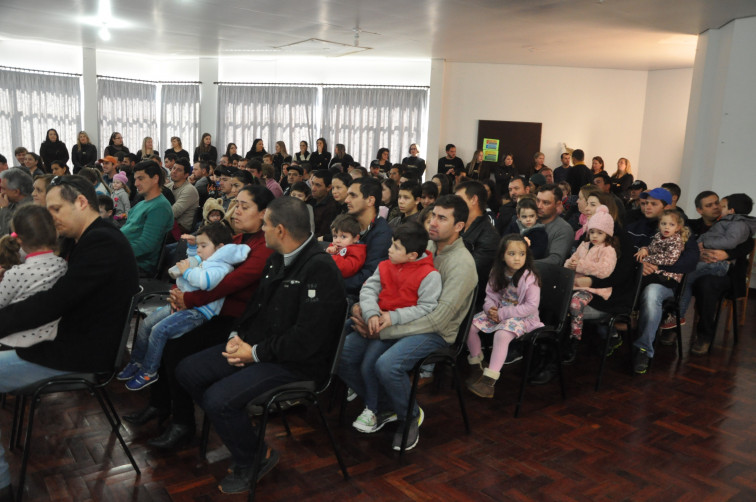 EMEI Maria Schuster homenageia os pais.