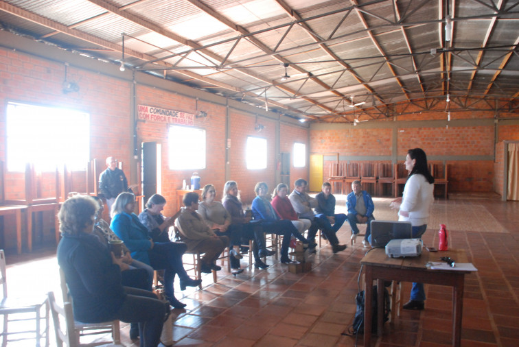 Ciclo de palestras leva informação às mulheres do interior