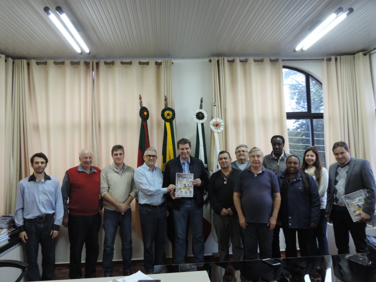 Prefeito Buzzatti recebe deputado Ernani Polo