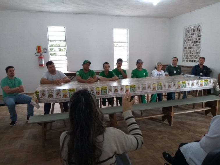 Assistentes sociais palestram para colaboradores da Cotrimaio