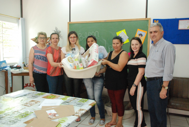 Curso de gestantes do CRAS encerra com presentes para as mamães