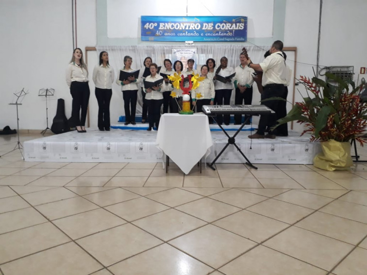 Coral Vozes canta e encanta em encontro de corais de Santa Rosa