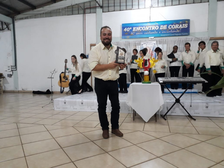 Coral Vozes canta e encanta em encontro de corais de Santa Rosa
