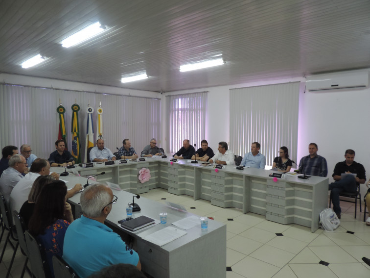 Prefeitos discutem implantação de ambulatório de traumatologia para atender a região