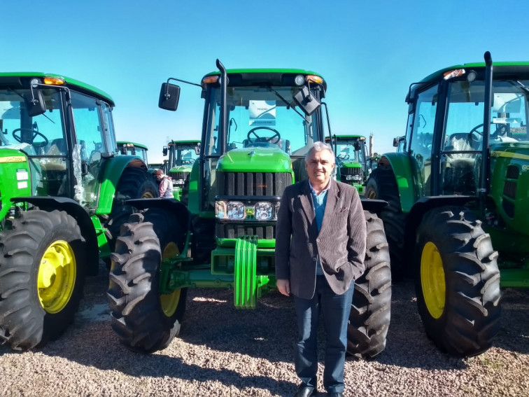 Prefeito recebe equipamento agrícola destinado através de recursos federais