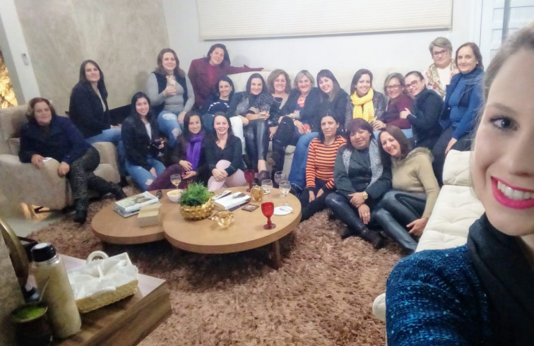 Primeira Dama homenageada por servidoras do Centro Administrativo