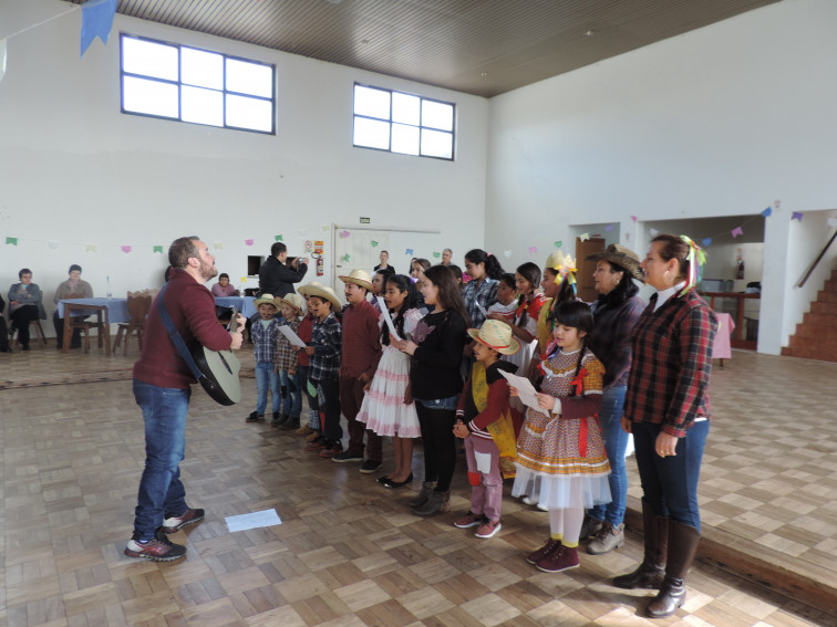 Administração promove festa de São João para usuários dos serviços de assistência social