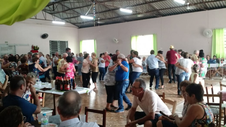 Tradicional Baile de Carnaval para a 3ª idade foi realizado em Santa Apolonia