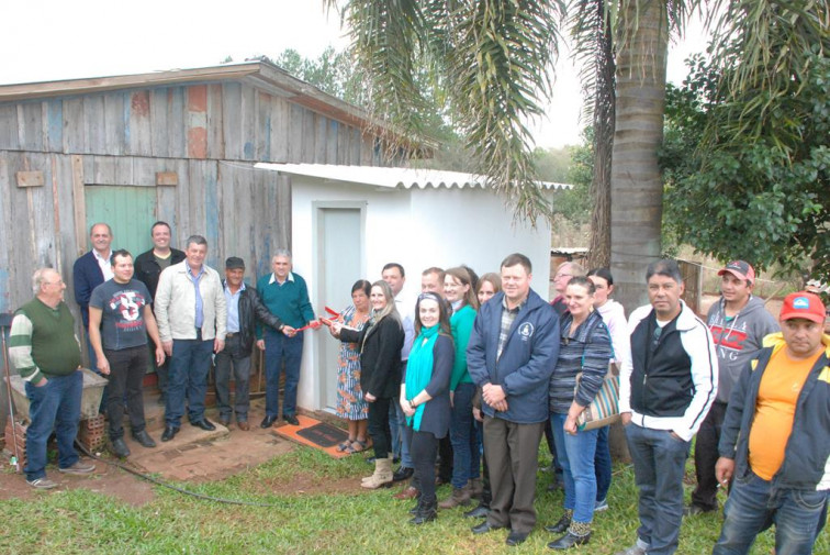 Administração entrega novos módulos sanitários