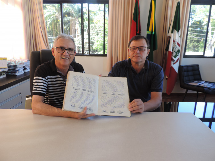 Marcos Villani assume comando do Município