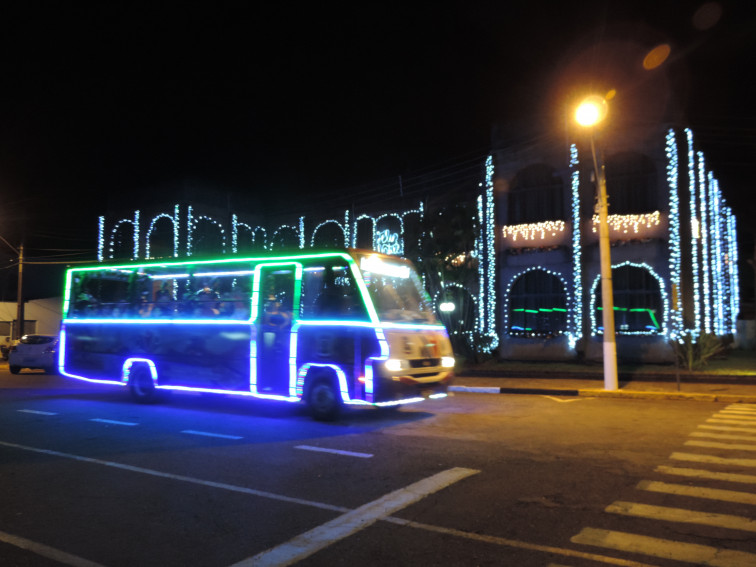 Passeios noturnos do Dindinho divertem comunidade pejuçarense