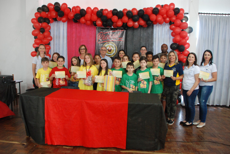 Prefeito participa de formatura do Proerd