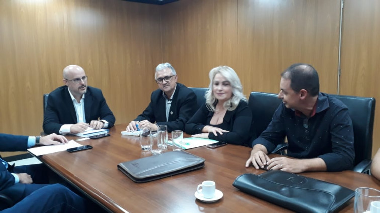 Prefeito Buzzatti discute serviços oferecidos pelos consórcios públicos em Porto Alegre