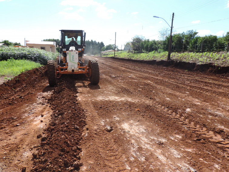 Seguem as obras de calçamento no bairro Ângelo Furian