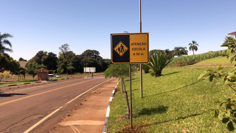 Faixas de travessia de pedestre recebem nova pintura