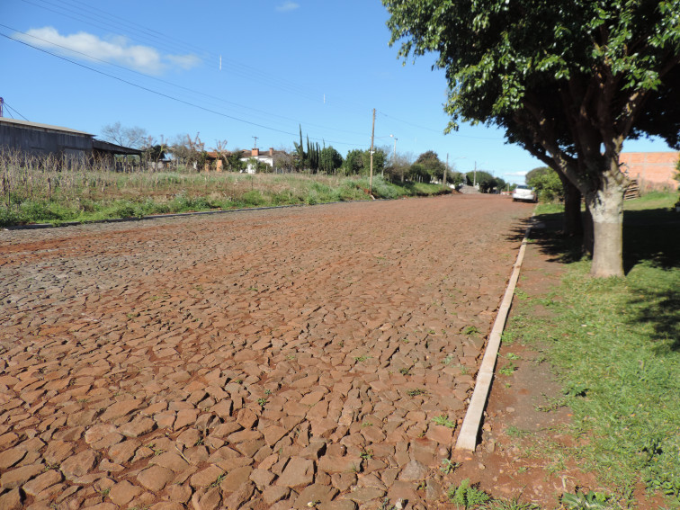 Prefeito quer que Estado intervenha na liberação de recursos para obras de calçamento