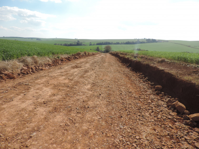De maneira ininterrupta, ações visam garantir condições de trafego no interior