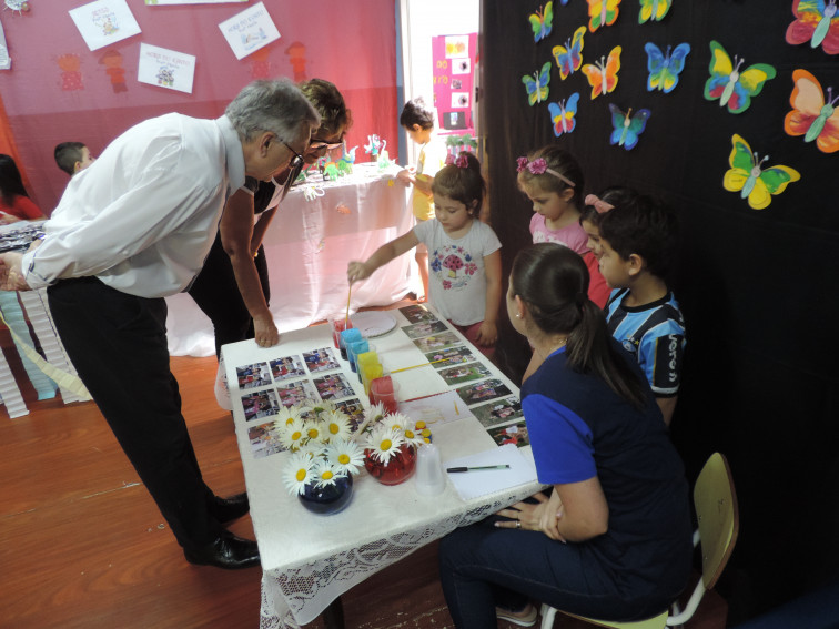 Emei realiza 1ª Feira de pequenos artistas e grandes cientistas