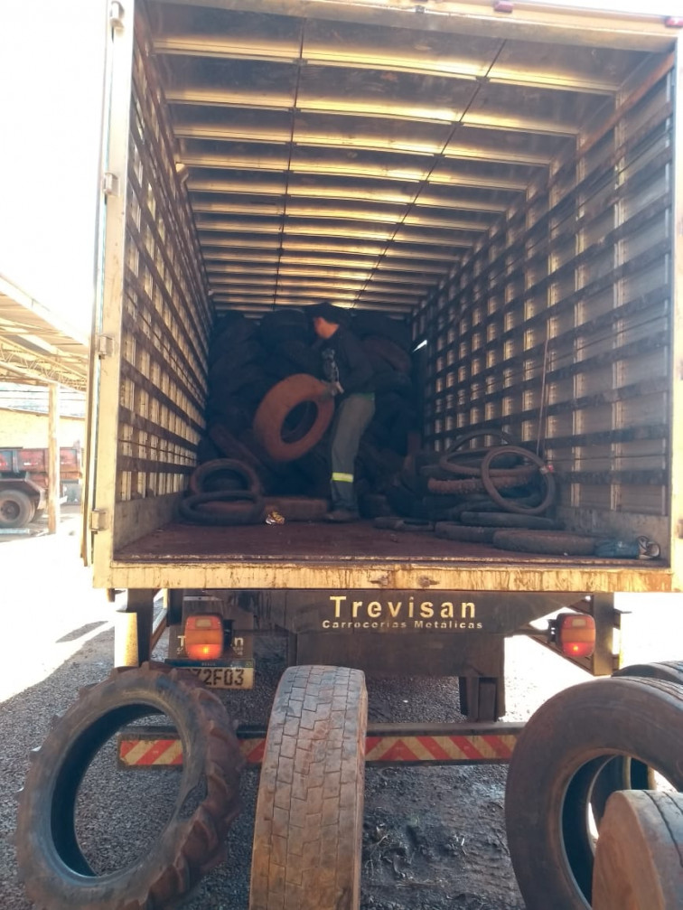 Carga de pneus inservíveis tem destinação correta