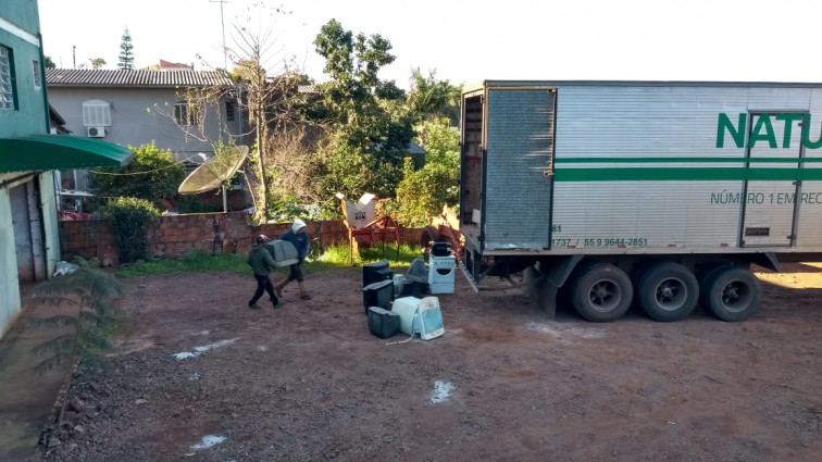 População faz descarte correto de materiais inservíveis em Pejuçara