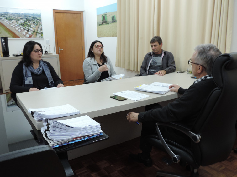 Integrantes da nova mesa diretora da Câmara fazem visita ao prefeito 