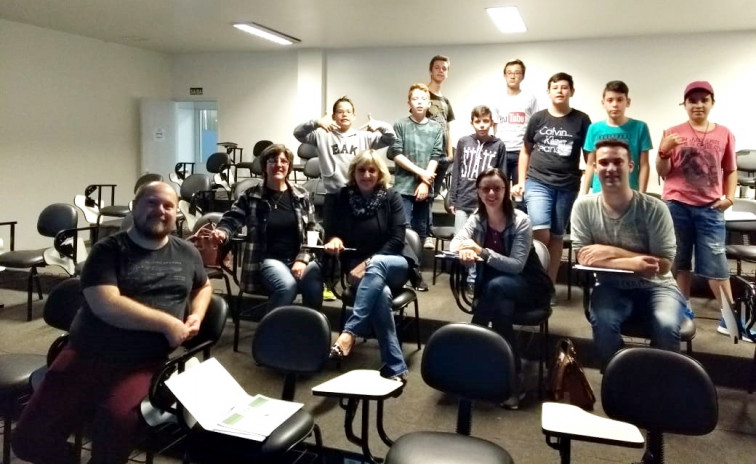 Integrantes do Departamento de Cultura de Pejuçara participam de curso de teatro