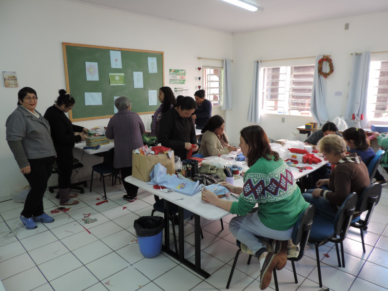 Aulas de artesanato divertem e geram aprendizado