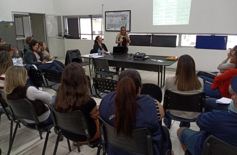 Equipes de saúde da região discutem qualificação à atenção básica