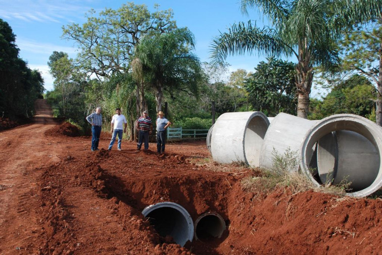 Secretaria de Obras realiza manutenção na Linha Base 