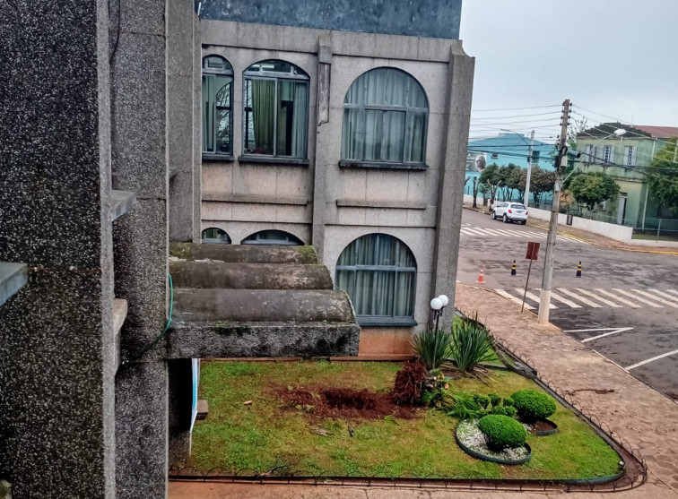 Sexta-Feira foi de Sanitização e embelezamento do prédio do Centro Administrativo Municipal