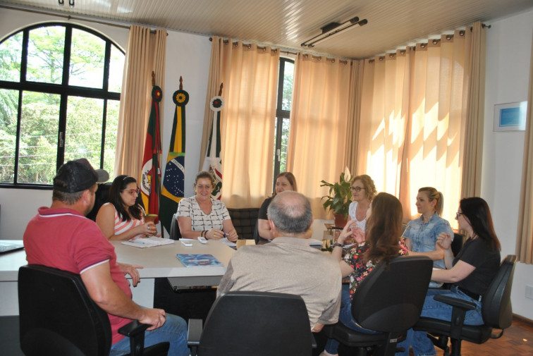 Rotina diária do executivo é acompanhada pela prefeita em exercício