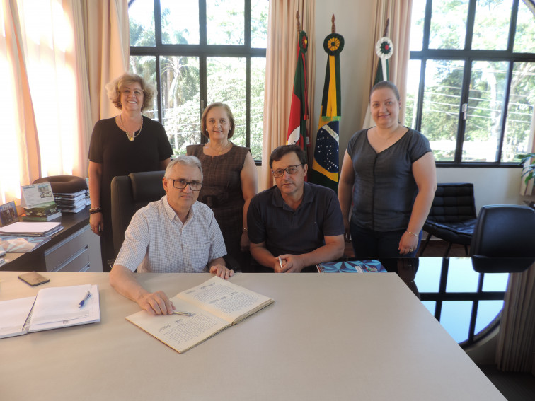 Prefeito Buzzatti retoma atividades na municipalidade