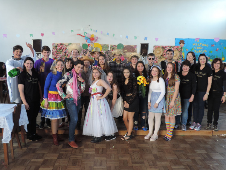 Escola Municipal Pejuçara promove festa junina