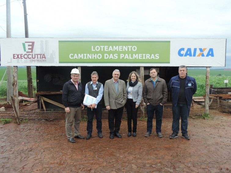 Superintendência da Caixa vistoria obras de conjunto habitacional